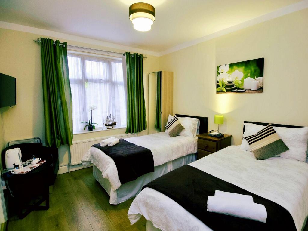 Gable Lodge London B&B Enfield Exterior photo